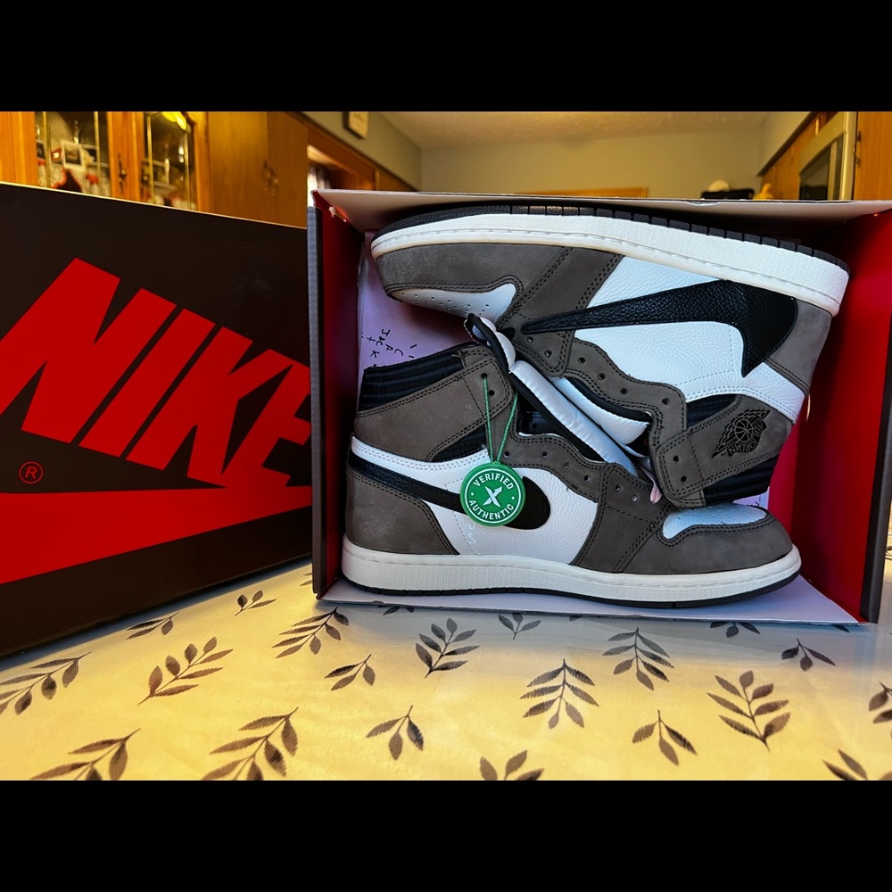 Travis Scott Jordan 1s Mochas